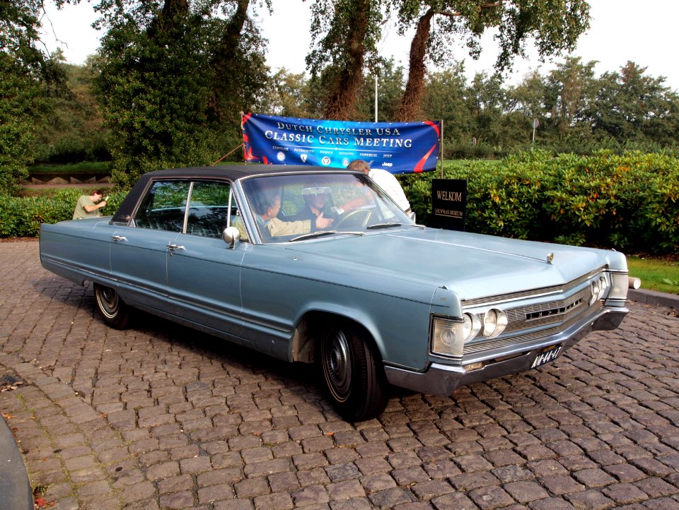 1967 Chrysler Imperial Le Baron photo-3