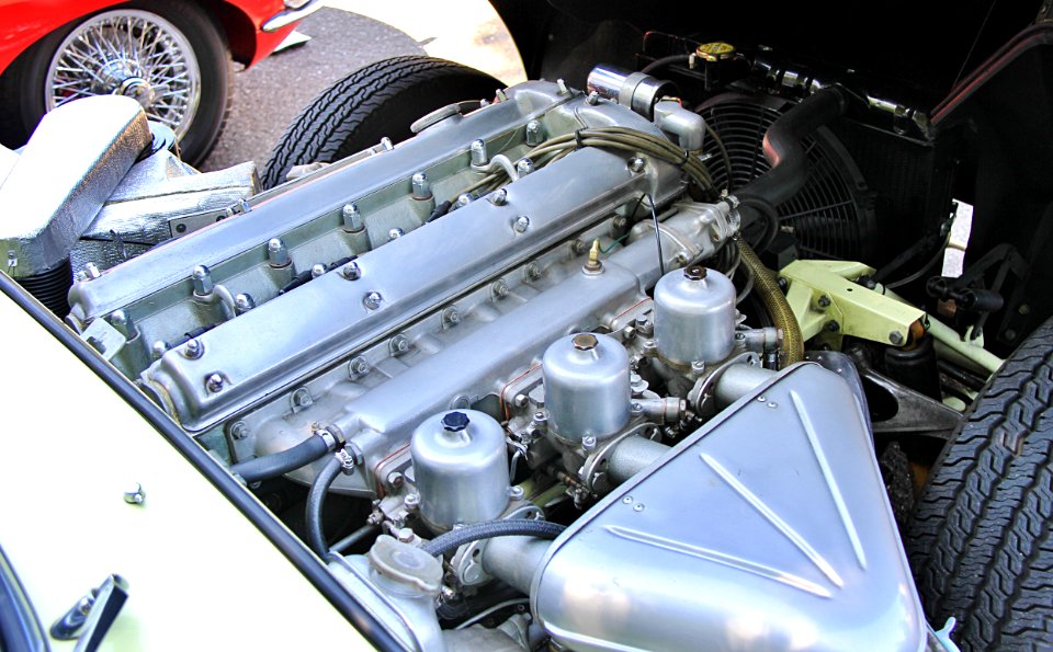 1968 Jaguar E-Type Series 1 Roadster engine