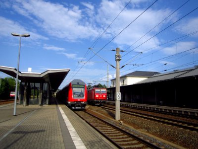 180 018-4 neben einer S-Bahn in Pirna