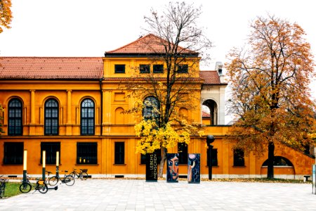 2019-11-16, Seitenflügel, Lenbachpalais, München, IMG 7503 edit Christoph Braun