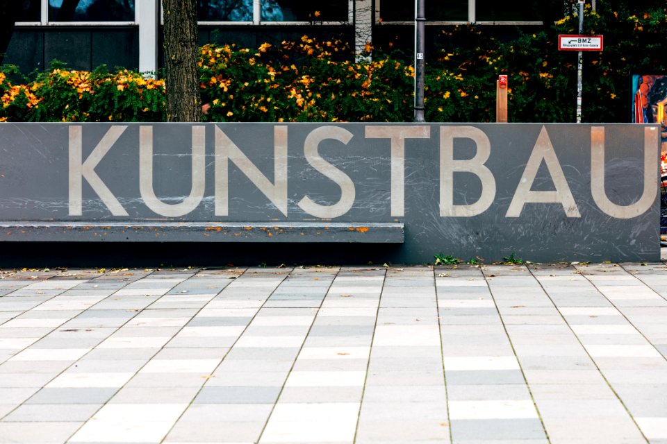 2019-11-16, U-Bahn Eingang Königsplatz, München, IMG 7496 edit Christoph Braun