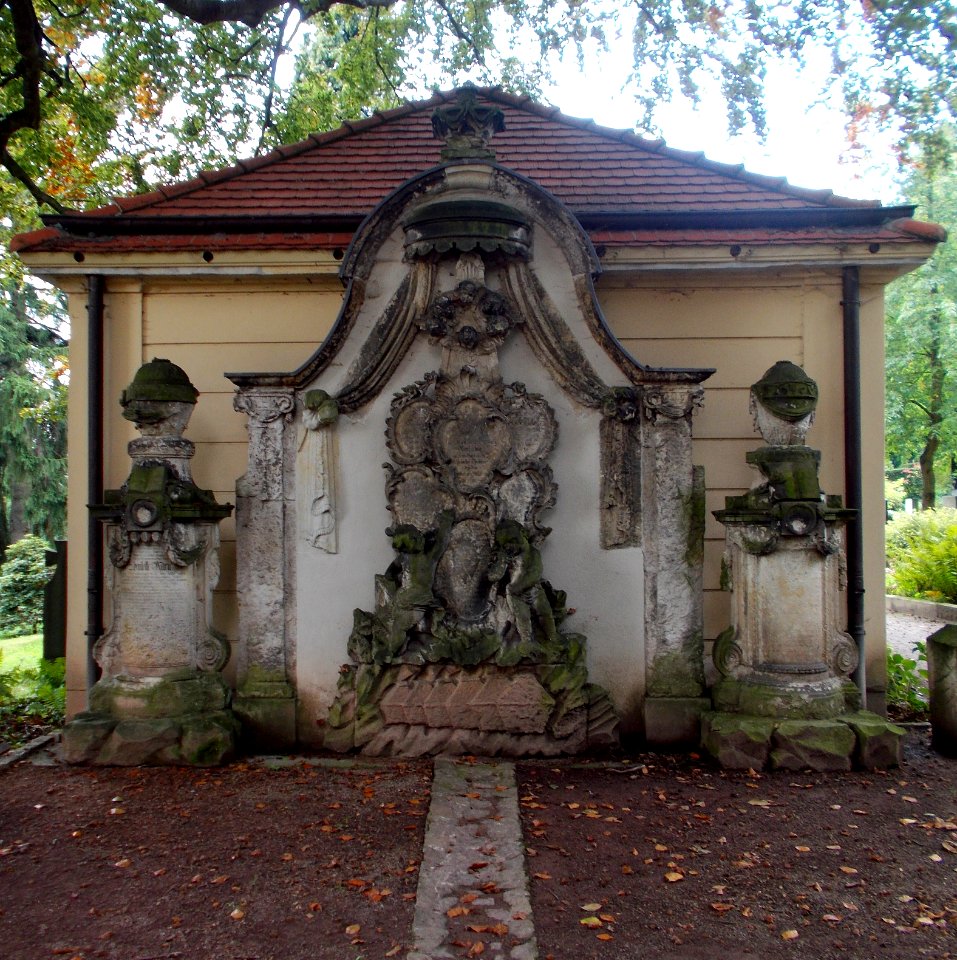 2015 Pesterwitz Grabmal - Sechsfaches Tränenopfer