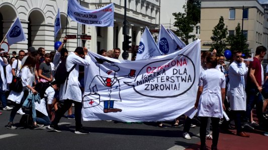 20190601 133559 demonstration in Warszawa June 2019 health services