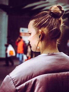 Woman earphone earrings