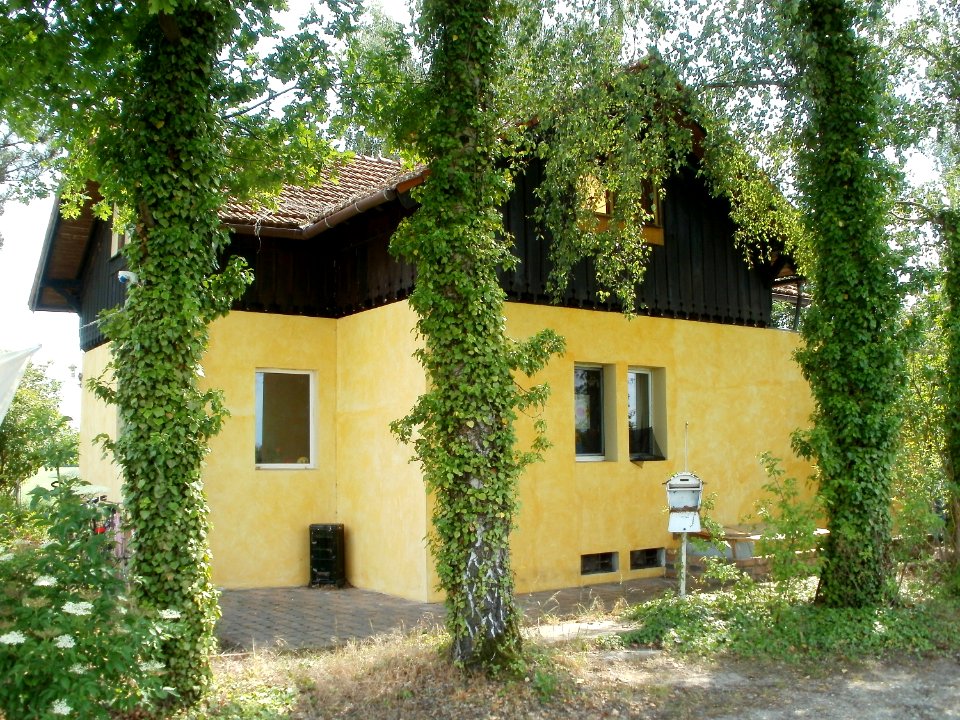 20110528Bahnwaerterhaeuschen Hockenheim2