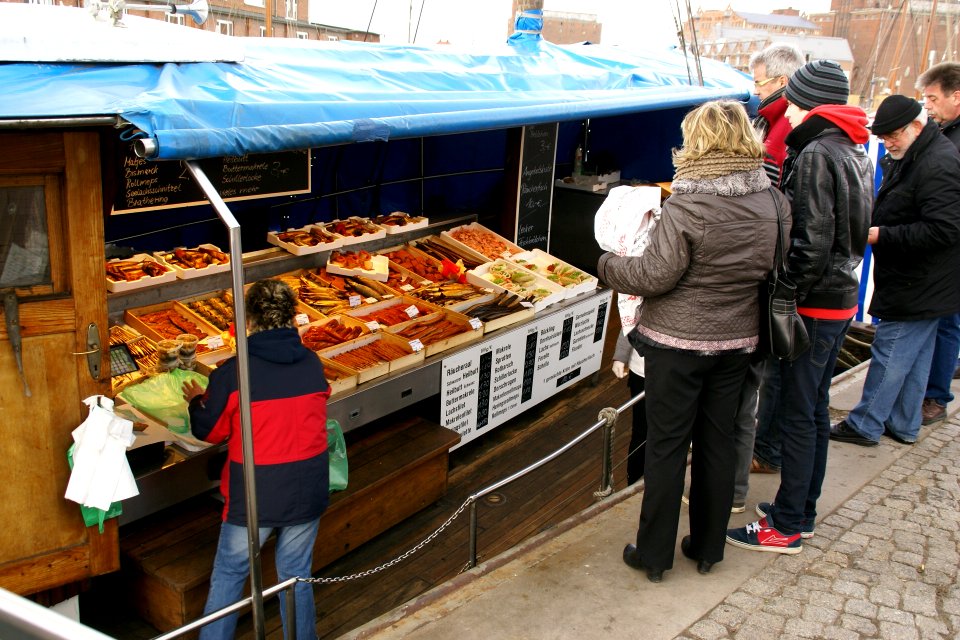 2012.02.25.133250 Fischverkauf alter Hafen Wismar