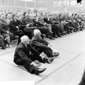 20000 bejaarden demonstreren voor meer AOW in Irenehal te Utrecht, Bestanddeelnr 916-4126