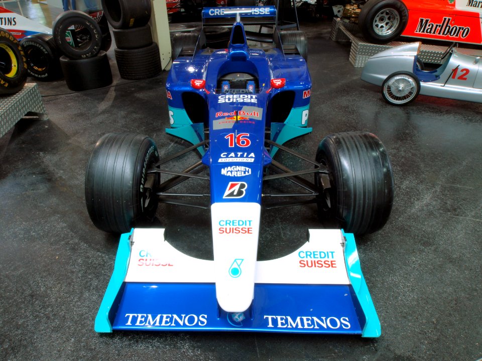 2000 Red Bull Sauber Petronas C19 in 2001 livery pic2
