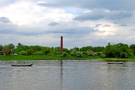 20170512 schoorsteen restant steenfabriek de Blauwe Kamer2