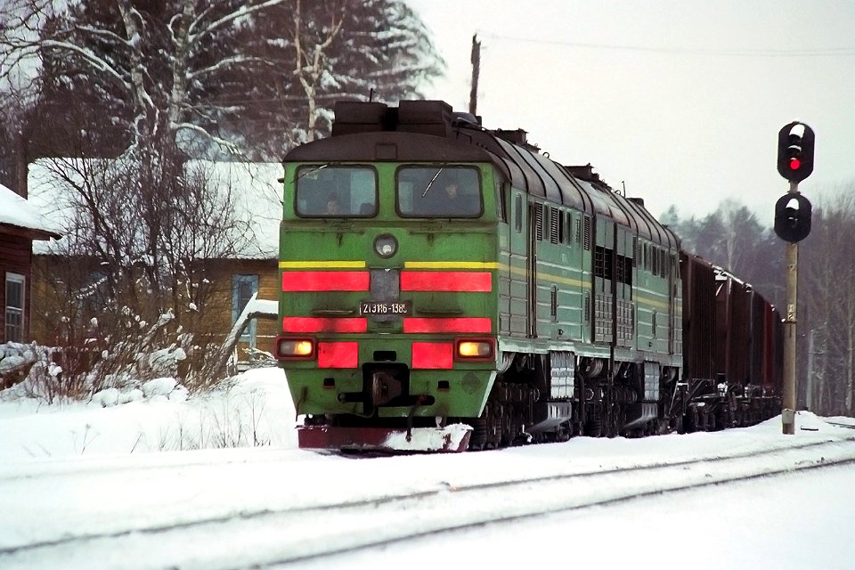 2ТЭ116-1385, Russia, Tver region, Zlino station (Trainpix 151863)