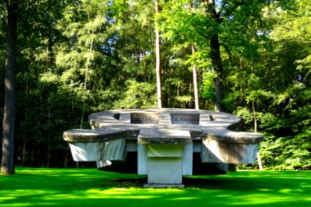 20160906 The overturned tomb door Huang Yong Ping