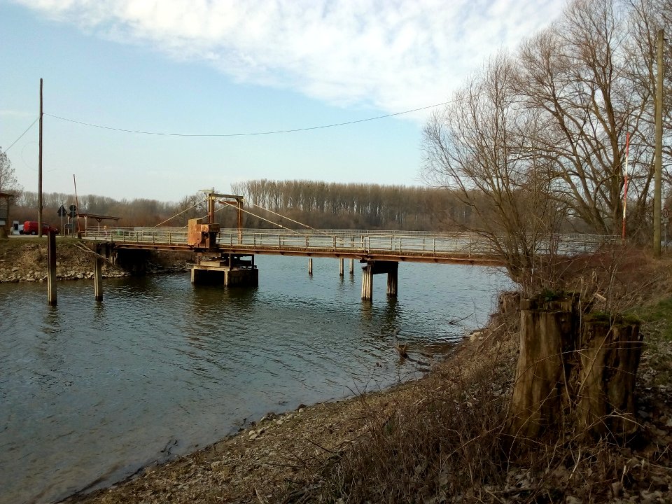 Insel Rott, Drehbrücke Baggersee