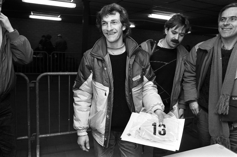 Inschrijving 14e Elfstedentocht winnaar van vorig jaar, Evert van Benthem, star, Bestanddeelnr 933-5783