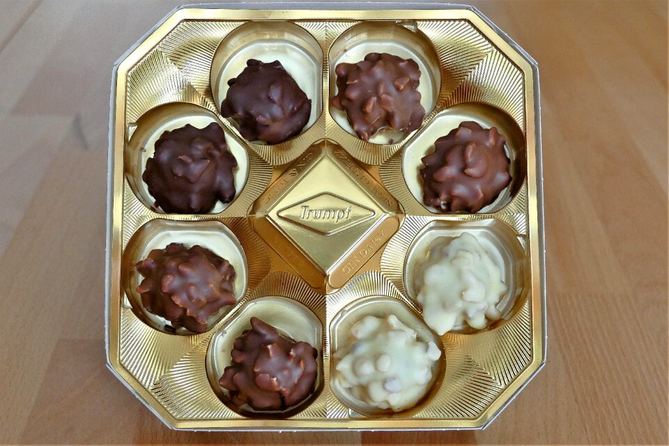 Chocolate praline delicacy calories