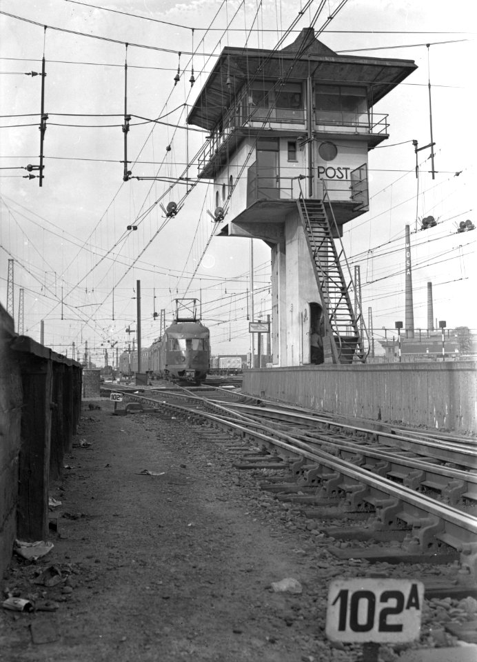 HUA-154726-Afbeelding van het seinhuis bij het NS station Maastricht te Maastricht