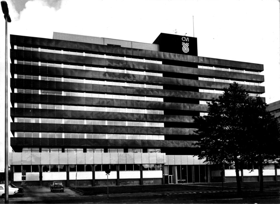 HUA-154368-Gezicht op de voorgevel van het CVI gebouw (Centrum voor Informatieverwerking, Croeselaan 22) te Utrecht