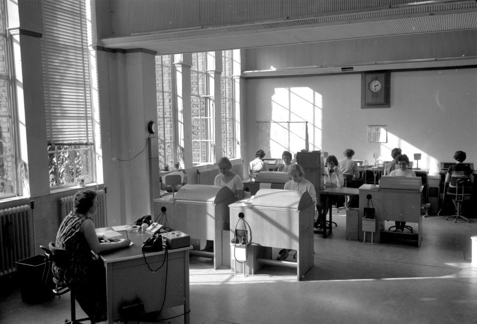 HUA-154362-Afbeelding van het telexbureau in het Hoofdgebouw III (HGB III, Moreelsepark) van de N.S. te Utrecht