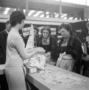Huishoudbeurs in RAI Amsterdam geopend diverse huishoudelijke artikelen, Bestanddeelnr 913-7325