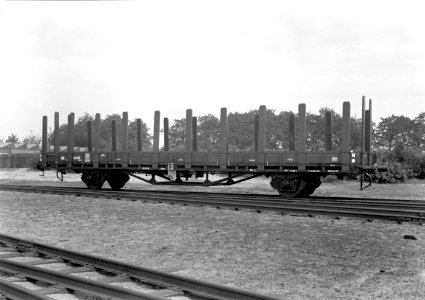 HUA-167486-Afbeelding van de rongenwagen nr. NS 84068 (type LWRW) van de N.S. op het terrein van de wagenwerkplaats van de N.S. te Amersfoort