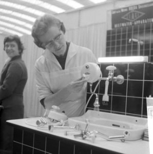 Huishoudbeurs in RAI Amsterdam geopend diverse huishoudelijke artikelen, Bestanddeelnr 913-7328