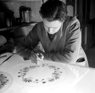 Het ontwerpen van een bloemenkrans, Bestanddeelnr 254-2154