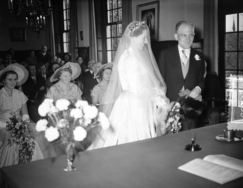 Huwelijk Jonkvrouw-Baronesse van Randwijk , secretaresse van Prinses Wilhelmina , Bestanddeelnr 906-8133