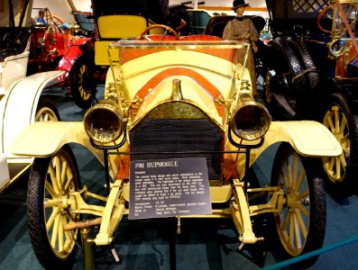 Hupmobile roadster, 1911, made by Hupp Motor Car Co., Detroit, 20 HP, 4 cylinder, gasoline engine - Luray Caverns Car and Carriage Museum - Luray, Virginia - DSC01289