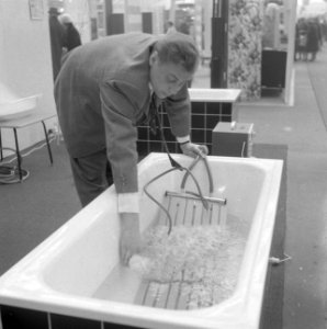 Huishoudbeurs in RAI Amsterdam geopend diverse huishoudelijke artikelen, Bestanddeelnr 913-7326