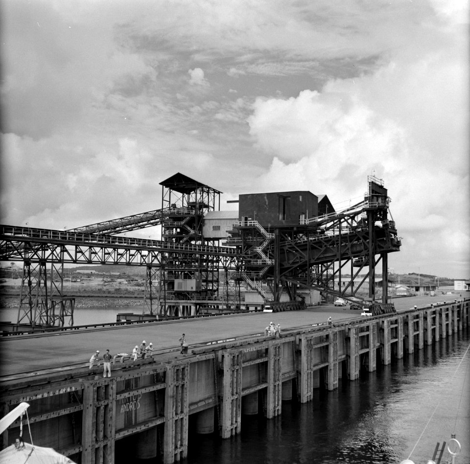 Industrieel complex, waarschijnlijk de Orinoco Mining Company (ijzererts) in Ven, Bestanddeelnr 252-5308