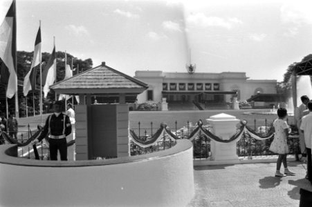 Indonesie, Jakarta, presidentieel paleis Istana Negara van Soeharto met wacht , Bestanddeelnr 924-8344