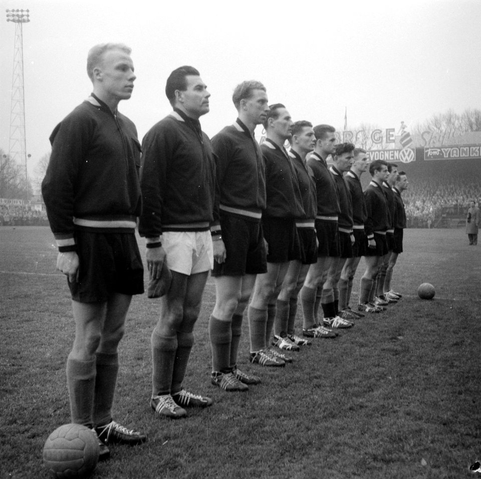 Het Nederlands Elftal, Bestanddeelnr 908-1240