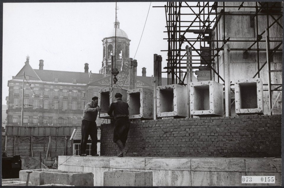 Het nationaal monument op de Dam dat in aanbouw is, Bestanddeelnr 073-0155