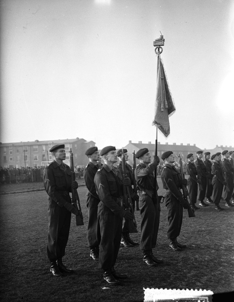 Het nieuwe vaandel van het Korps Commandotroepen wordt gepresenteerd, Bestanddeelnr 907-5112