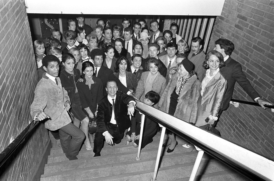 Het Nationaal Ballet vertrekt van Schiphol naar Zuid-Amerika, Bestanddeelnr 919-0105