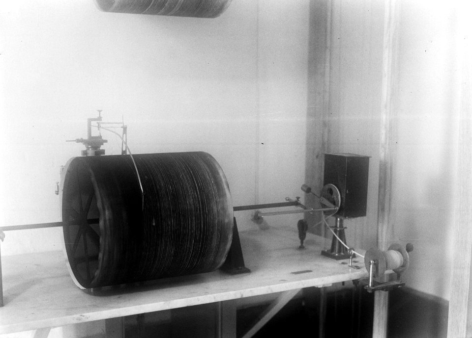 Het meten van aardwerkingen in het Observatorium, Bestanddeelnr 191-1396