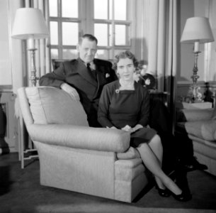 Het Deense Koninklijk paar in hun woning in paleis Brockdorff in Slot Amalienbor, Bestanddeelnr 252-8615 photo