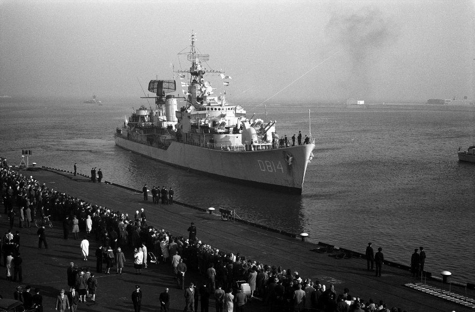 Hr. Ms. Limburg terug uit Nieuw-Guinea, Bestanddeelnr 914-4257