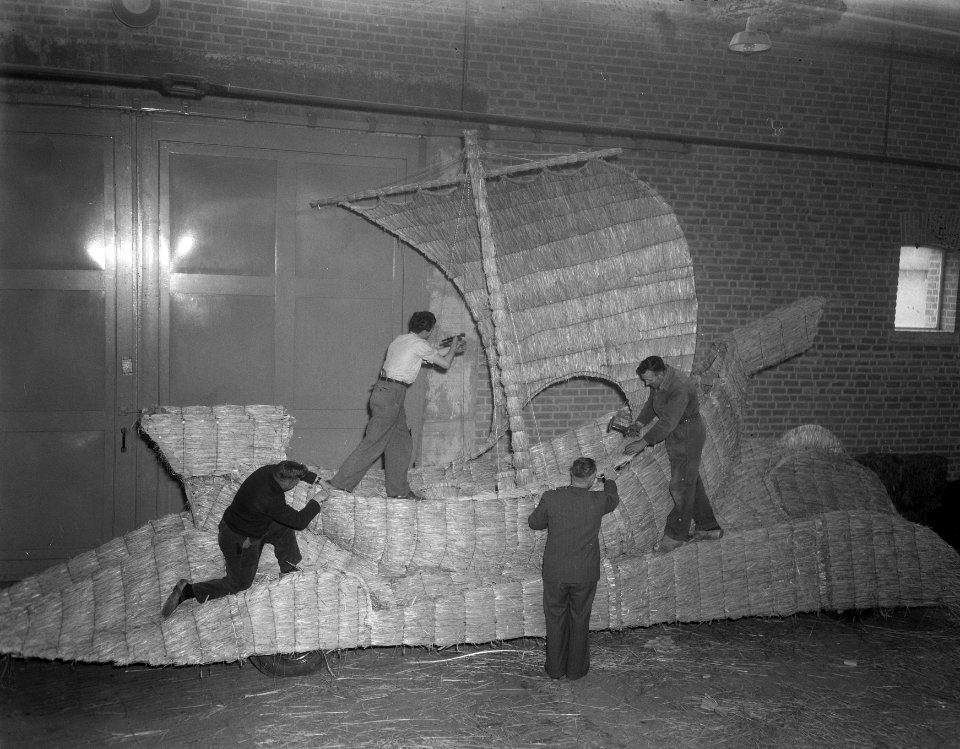 Hillegom voorbereiding opbouw bloemencorso, Bestanddeelnr 906-4063