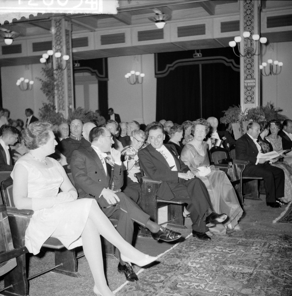 Hoge gasten in het publiek, Bestanddeelnr 912-6034