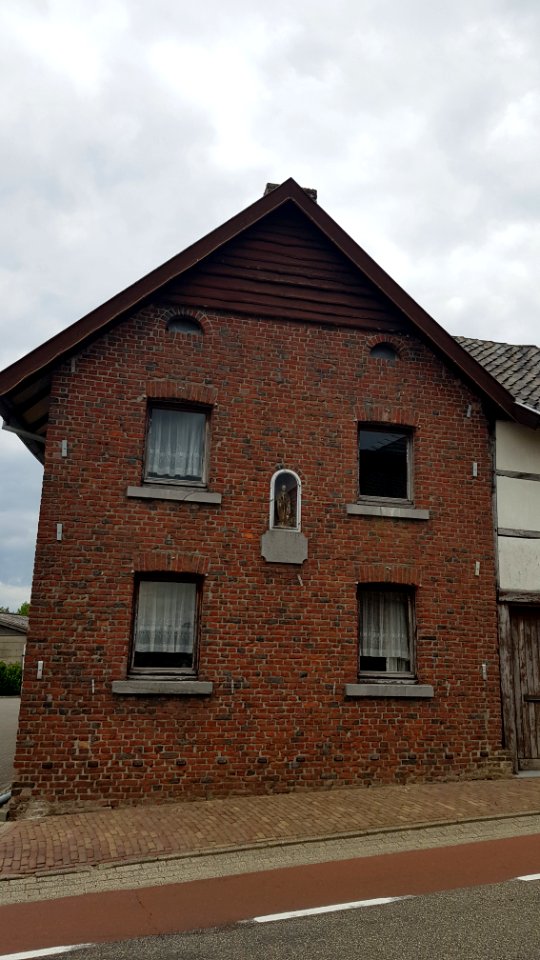 Hilleshagen-Beeldje in gevel Hilleshagerweg 44 (1)