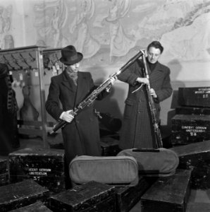 Het inpakken van de instrumenten voor het concertgebouworkest, Bestanddeelnr 901-4263