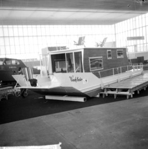 Hiswa 1965 in de RAI, de Weekender op de Hiswa, bungalow op het water, Bestanddeelnr 917-5173