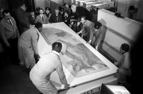 Italiaanse frescos in Rijksmuseum de frescos worden uitgepakt, Bestanddeelnr 921-9504