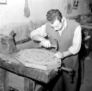 Het maken van een mozaiek, Bestanddeelnr 255-5928