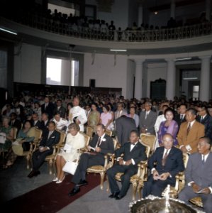 Het koninklijk paar tijdens een dienst in de Willemskerk in Jakarta, Bestanddeelnr 254-9023