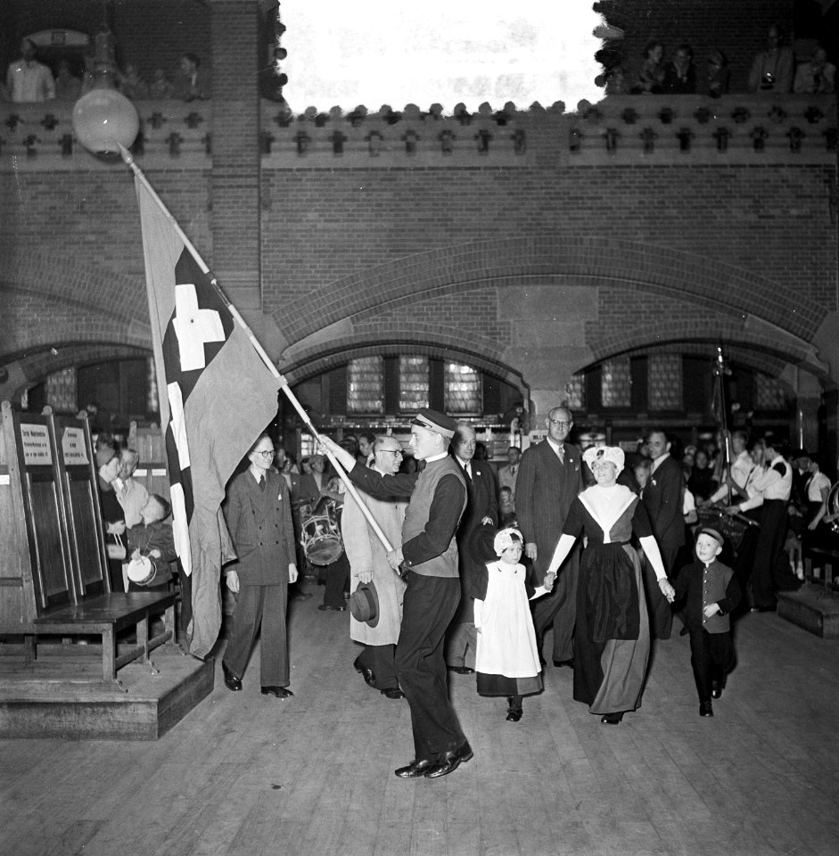 Het in 1903 afgeschafte trommelen op de Amsterdamse Beurs wordt in ere herstel, Bestanddeelnr 905-7673