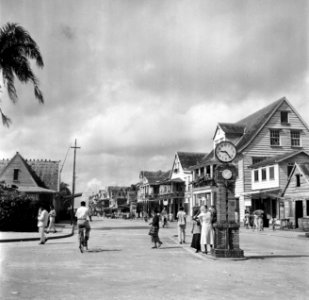 Het kruispunt van de Heiligweg en Spanhoek in Paramaribo, Bestanddeelnr 252-6141