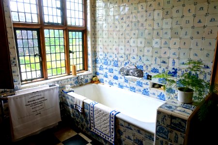 Ireton Bathroom - Packwood House - Warwickshire, England - DSC08912