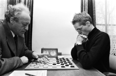 Iser Koeperman (links) en Jannes van der Wal, Bestanddeelnr 930-1469