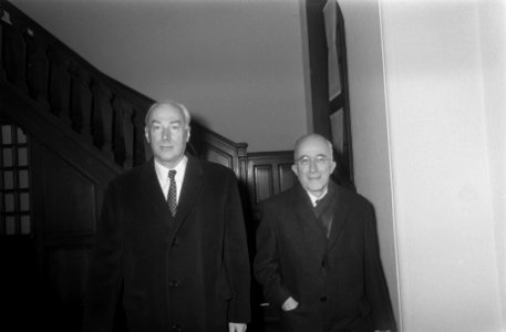 Intern Beraad van regering over benoeming tot gouverneur Nederlandse Antillen dr, Bestanddeelnr 923-2355